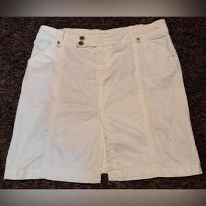 American Eagle Size 8 White Denim Jean Skirt 4 Inch Slit In Front EUC